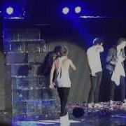 One Direction TMHT Paris 29 04 13 Live While We Re Young Balloons Niall S Speech