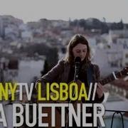 ERICA BUETTNER TRAIN TO PORTO BalconyTV