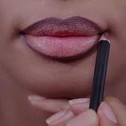 Gloss Lip Liner Application