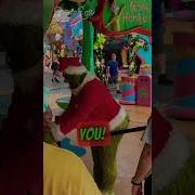 The Grinch Greets His Next Victim At Universal Studios Orlando 12 15 22