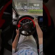 Поворачивайте рулевое колесо по принципу тяни толкай экономя усилия при вождении