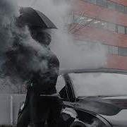Она снова у входа