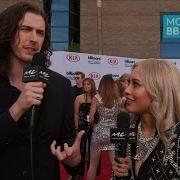 MC At BBMAs Hozier Admits He S Nervous To Perform