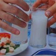 Ankarali Dogan Bir Sise Sarap
