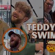 This Famous Singer Surprised Everyone In The Shopping Mall