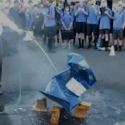 Атмосферное давление сокрушает 220 литровый барабан эксперимент