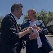 Карманник фокусник крадёт всё включая галстук