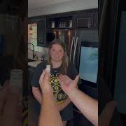 Получите свой собственный поддельный большой палец на EvanEraTV Com