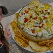 The BEST Dill Pickle Dip With Bacon Ranch Easy Party Appetizer