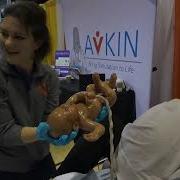 Avkin демонстрирует носимый симулятор родов AvBirth на выставке IMSH 2023