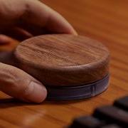 Прокрутка высокого разрешения со стабилизированным циферблатом из орехового дерева