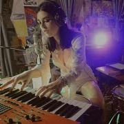 Elise Trouw How To Get What You Want Live Loop Video