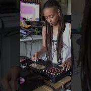Sarah2ill Chopping Up SOUL SAMPLES On The MPC Live 2 Shorts