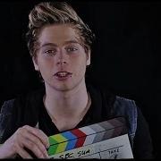 5SOS On Luke