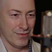 Итальянский партизан Гордон посвятил Соловьеву песню Поют все Караоке