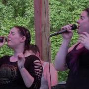Acoustic Minds Performs Quicksand