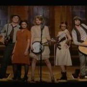 Taylor Swift Preforms Mean At The Academy Of Country Music Awards