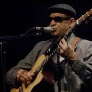Raul Midón Red Green Yellow Sellersville Theater 9 21 2016