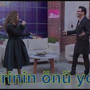 Çinarə Məlikzadə Və Nadir Qafarzadə Evlerinin önü Yonca