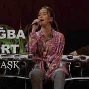 Tuğba Yurt Adı Aşk Akustik Canlı Performans
