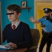 Школьник Взломал Playstation но его Спасли Anonymous