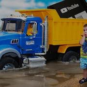 Самосвал Bruder привез большой сюрприз и застрял в луже Toys 2 Boys