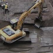Cat 320DL Excavator Placing Mud Mats