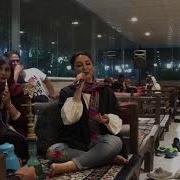Iranian Girl Sings Turkish Sibel Can Padişah ترانه ترکی دختر ایرانی در رستوران