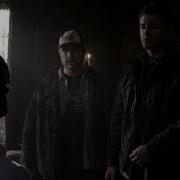 Bobby Neutraliza A Sam Meg Con Agua Bendita Supernatural 2x14 Latino