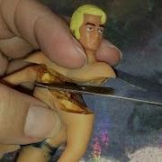 WHATS INSIDE WORLDS SMALLEST STRETCH ARMSTRONG