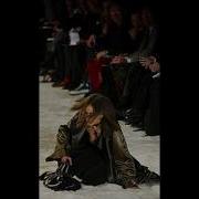 Top Model Michelle De Swarte FALLS TWICE During Gucci Fall Winter 2002 Ready To Wear Fashion Show