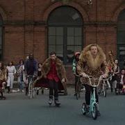 MACKLEMORE RYAN LEWIS THRIFT SHOP FEAT WANZ OFFICIAL VIDEO