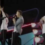 Louis Throwing Water On Liam While On Stage 2015