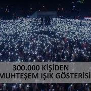Haluk Levent Konserinde 300 Bin Kişi ışıklı Gösteri Yaptı Yansın Sönsün ışıklar