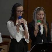 В темном небе над пещерой Song
