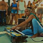 Berlin Erupts As Massive Crowd Start Dancing To Melodic Techno Live Looping With Roland Juno 106