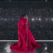 RIHANNA DIAMONDS SUPERBOWL