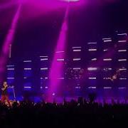 Maroon 5 Makes Me Wonder