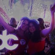 Посмотрите этот фильм о Camp EDC в Лас Вегасе перед поездкой