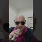 Я опускаюсь на колени
