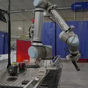 Collaborative Robot 7th Axis While Moving