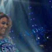 Melbourne Teacher Serenades Beyonce MRS CARTER WORLD TOUR 2013 Halo
