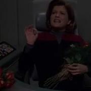 Q Gives Janeway A Shortcut Back To Earth