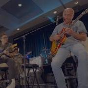 Larry Carlton Destroys Audience With Four Notes