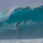 Surfing Epic XL Pipeline 2025 4K HDR