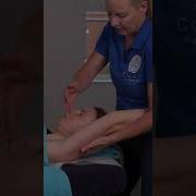 Пассивная растяжка широчайших мышц спины и плечевого пояса В массаже растяжке